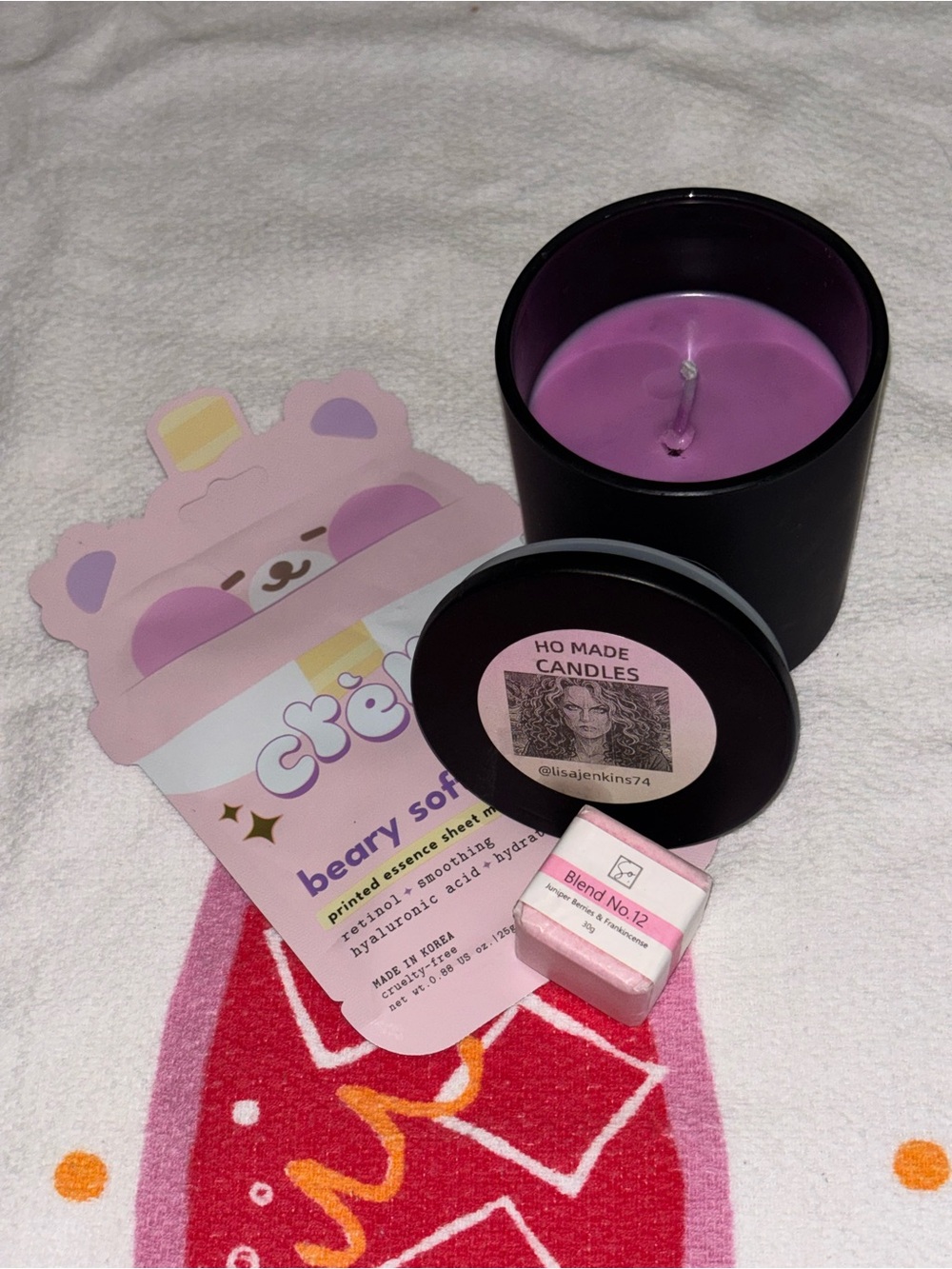 Ho Made Berrylicious 10 oz candle 
Mini spa bundle